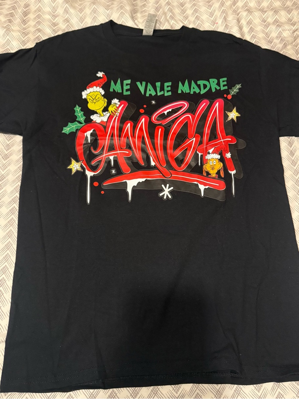 Custom Me Vale Madre Amiga Graphic Tee - Black with Red & Green Holiday Print